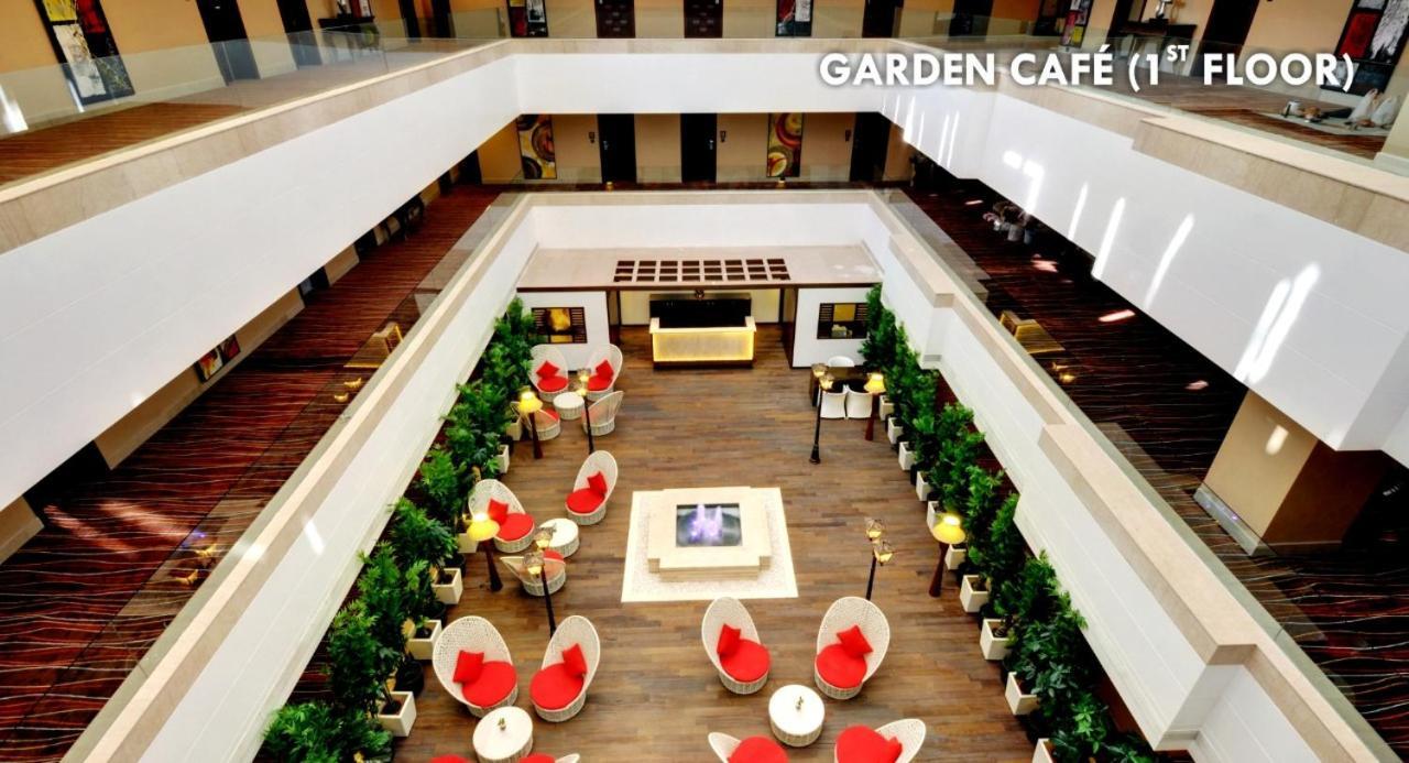 The Fern Residency Rajkot Hotel Exterior foto