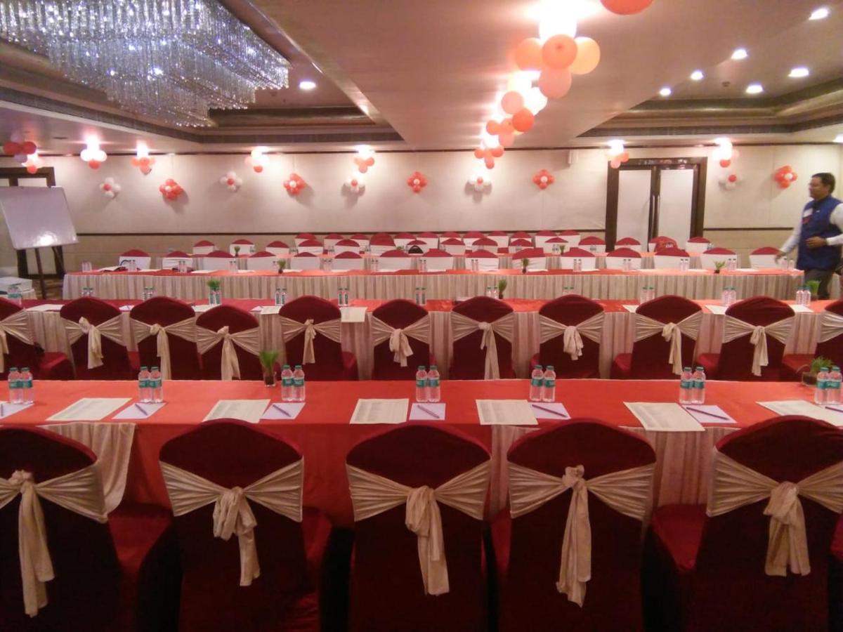 The Fern Residency Rajkot Hotel Exterior foto