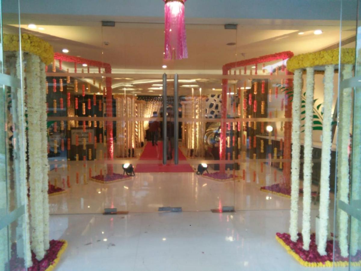 The Fern Residency Rajkot Hotel Exterior foto