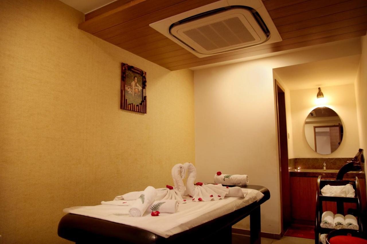 The Fern Residency Rajkot Hotel Exterior foto