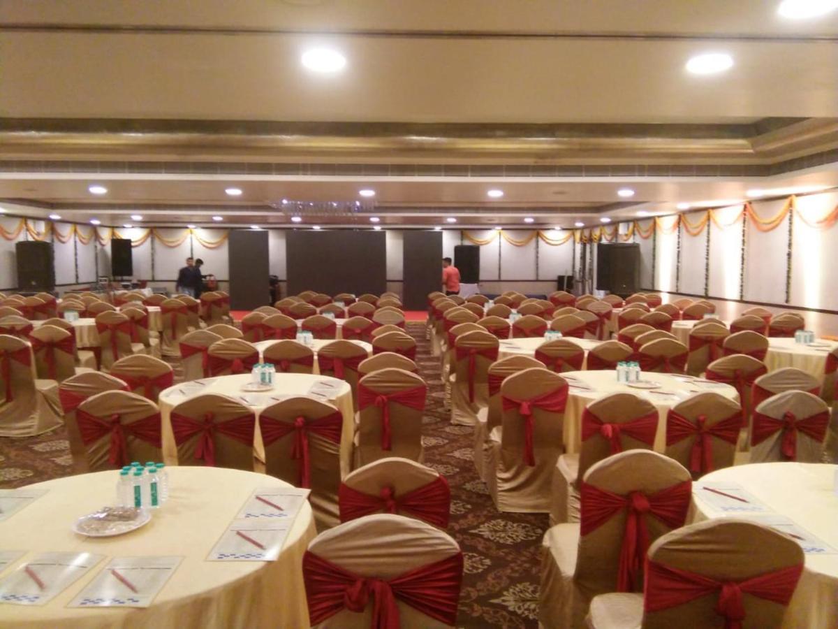 The Fern Residency Rajkot Hotel Exterior foto