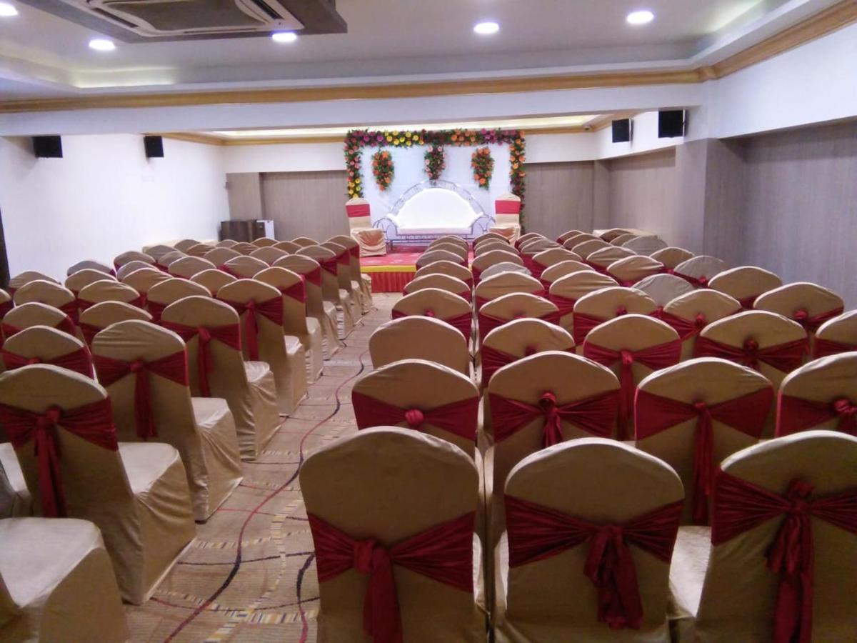 The Fern Residency Rajkot Hotel Exterior foto