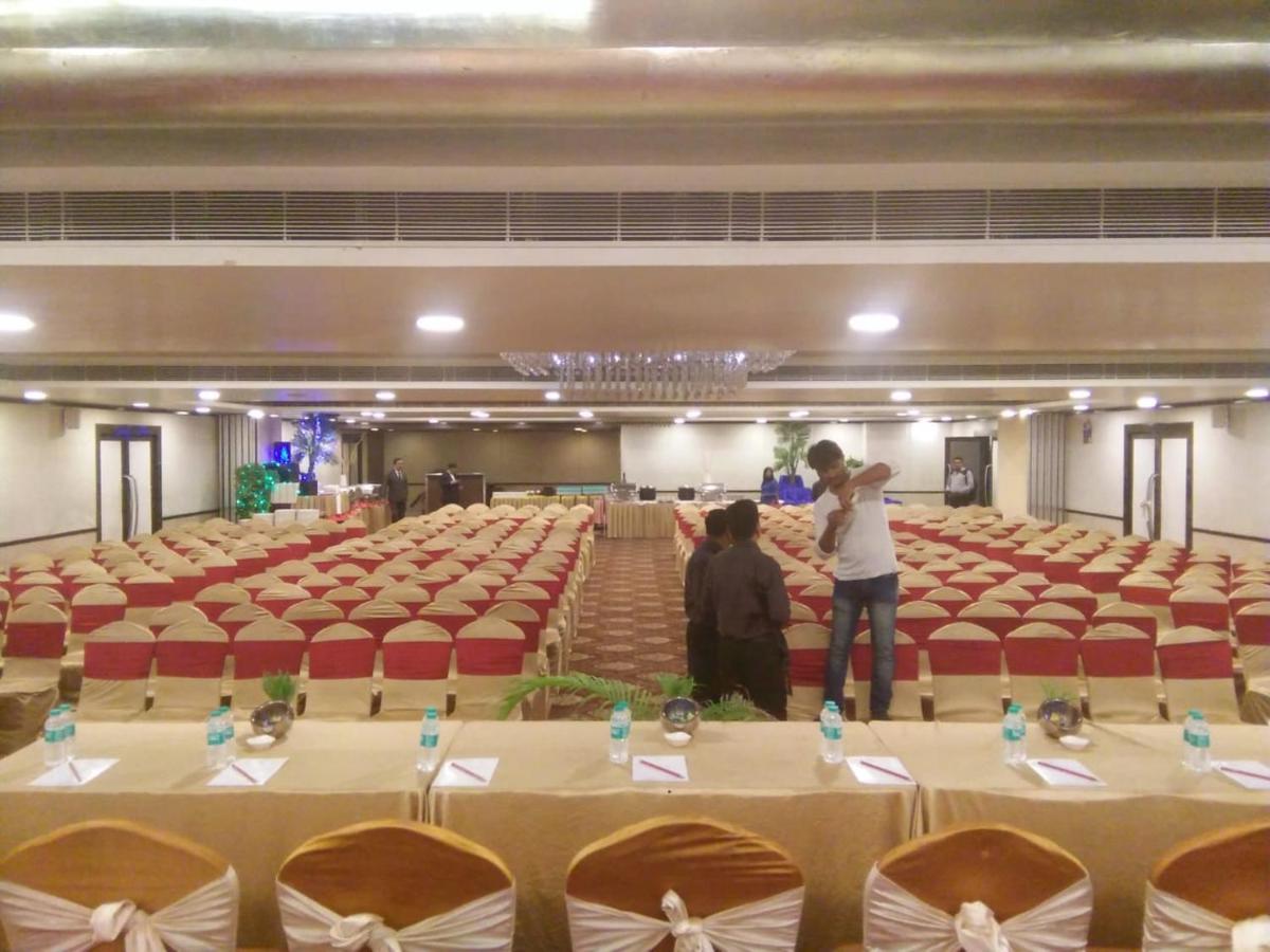 The Fern Residency Rajkot Hotel Exterior foto