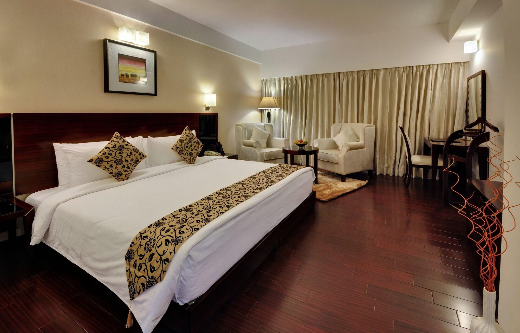 The Fern Residency Rajkot Hotel Exterior foto
